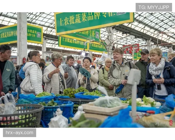 吴向东训练完直接去菜市场砍价，这反差谁懂啊