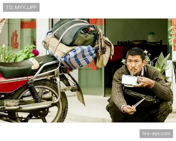 徐灿训练完直接蹲路边啃烧饼，这自律和接地气反差谁懂啊