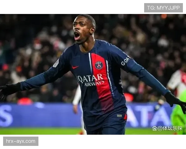 奥斯曼·登贝莱私服随手一站，鞋子价格把我这月工资羞辱了